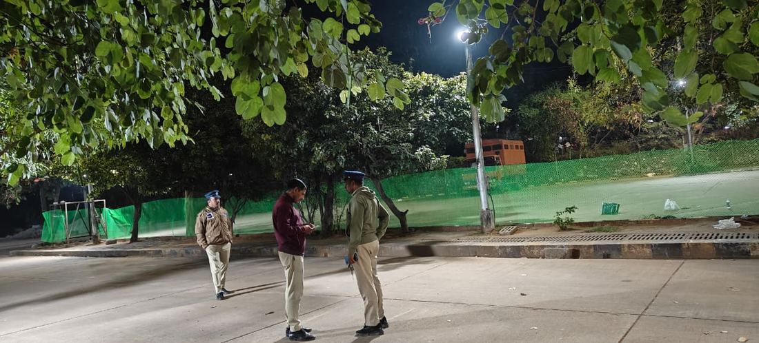 Green fiber fencing installation at KVBR Indoor Stadium