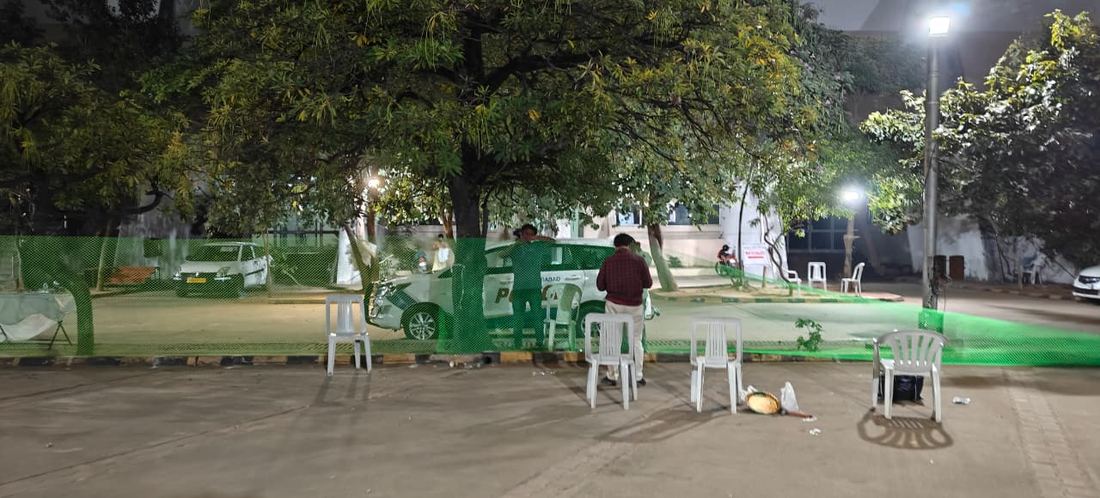 Green fiber fencing installation at KVBR Indoor Stadium