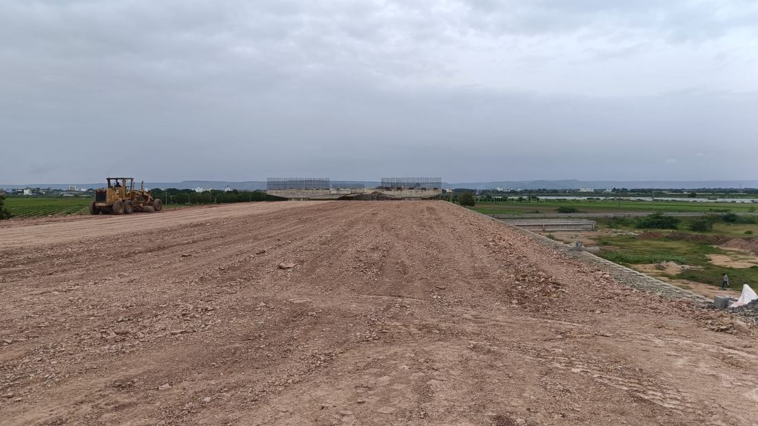 Highway road compaction and grading for MEIL